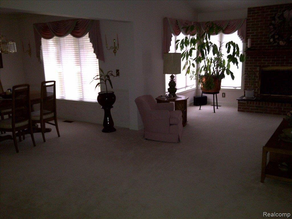 986 Pine Trail Drive, Unit 1L Rochester, MI 48307 - Photo 3 of 12 Pine Trail New 039