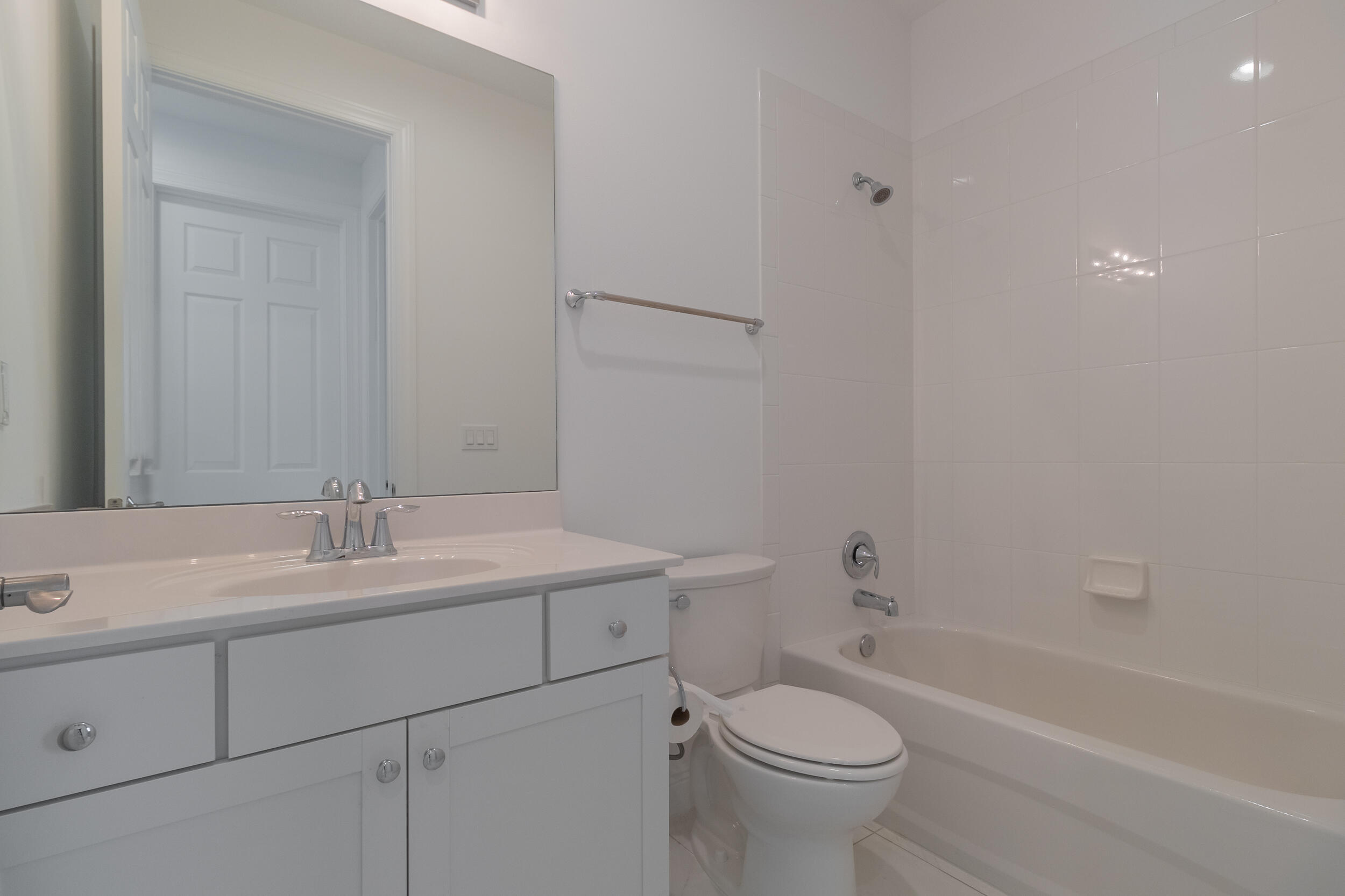 21012 Southwest Modena Way Port St. Lucie, FL 34986 - Photo 14 of 27 Bathroom 2