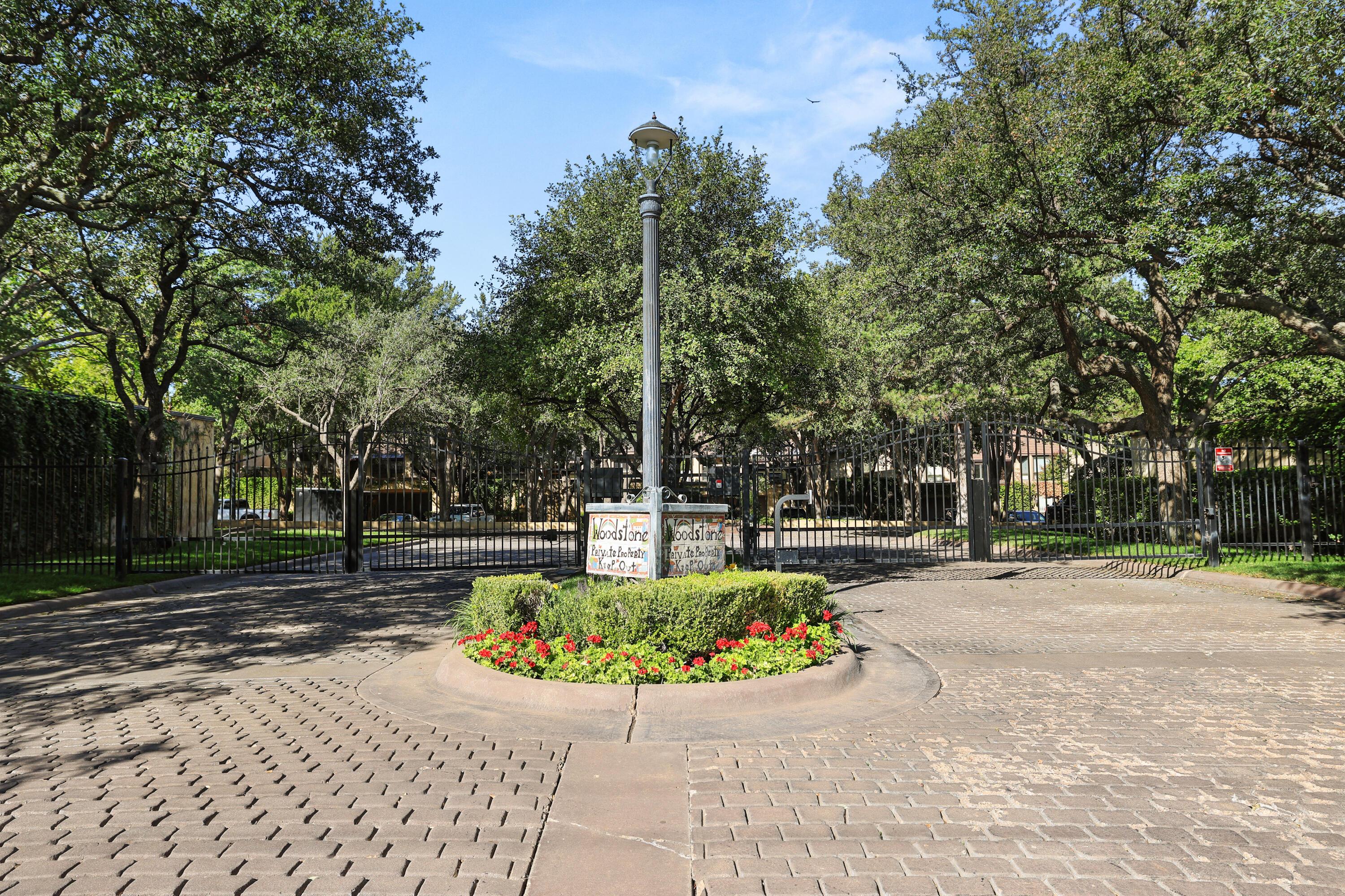 6 Woodstone Street Amarillo, TX 79106 - Photo 2 of 35 a view of a garden with houses