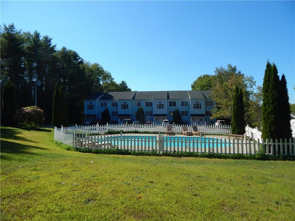 574 Main Street, Unit 101 Damariscotta, ME 04543 - Photo 1 of 34 View of building when driving into...