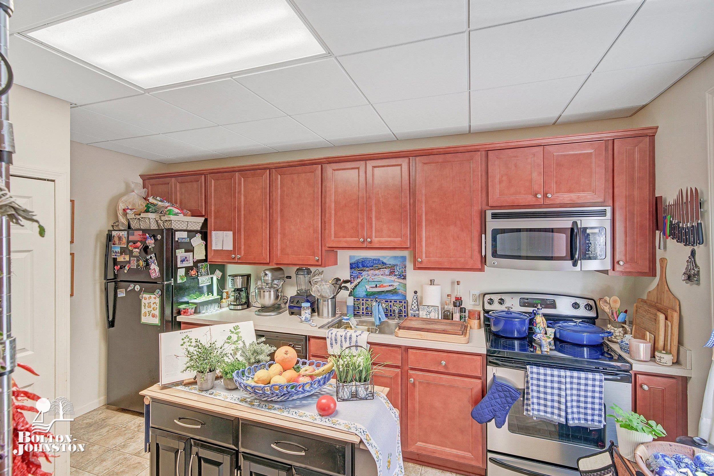 342 Rivard Boulevard Grosse Pointe, MI 48230 - Photo 8 of 34 #1 KITCHEN/LAUNDRY