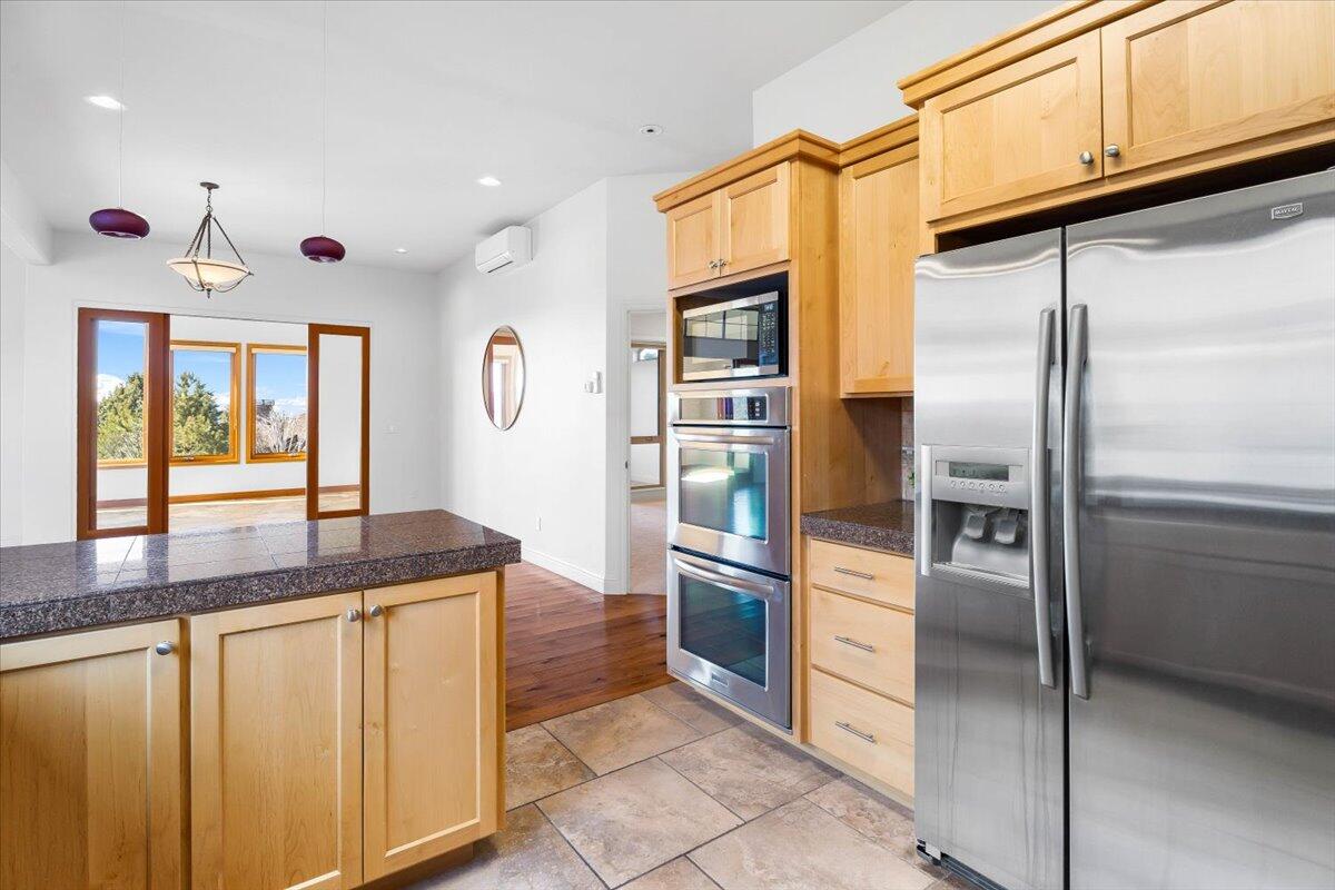 1004 Highland View Loop Redmond, OR 97756 - Photo 27 of 95 29-DSC06063