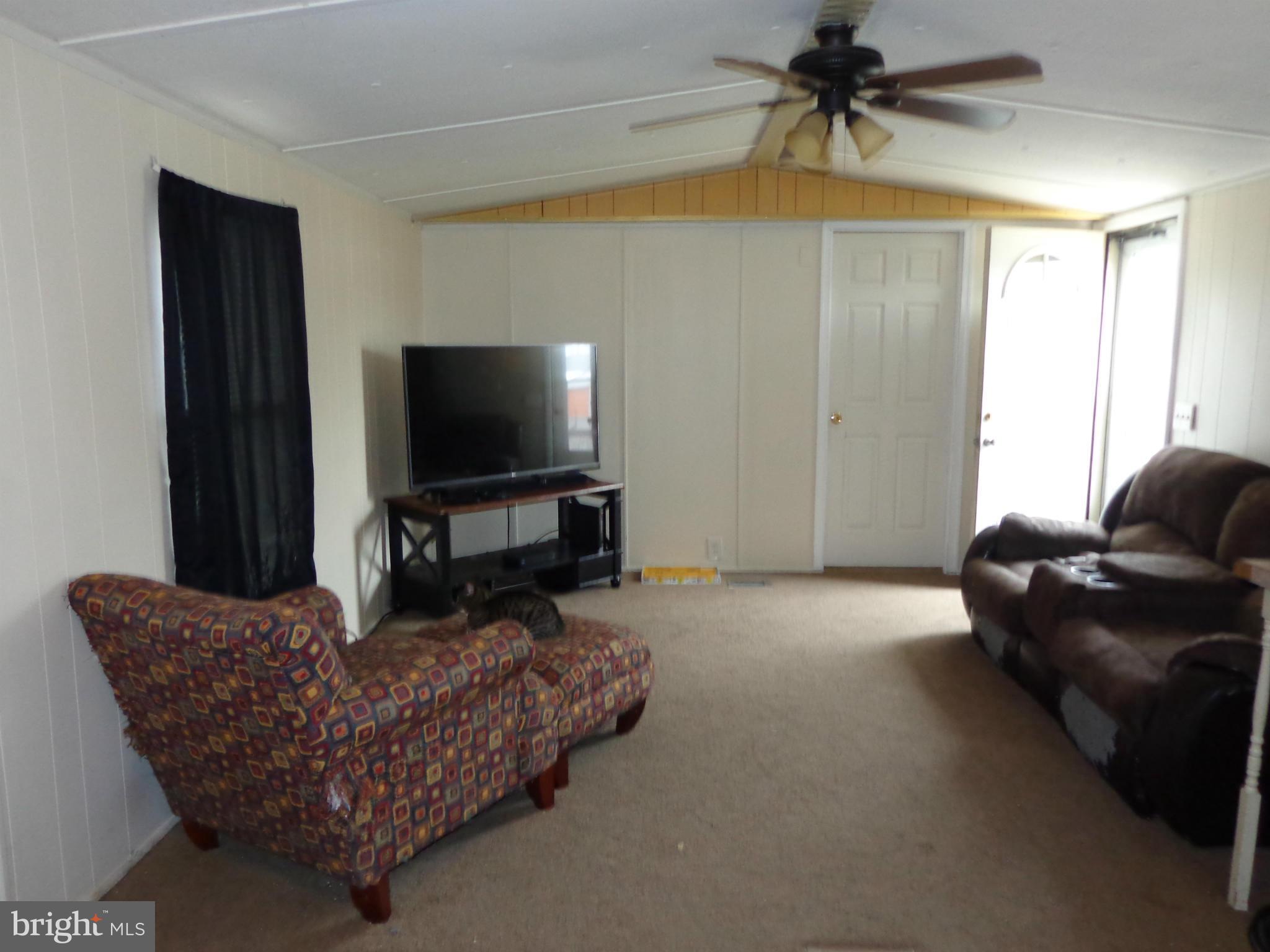 511 Grassdale Street Ranson, WV 25438 - Photo 2 of 13 Living Room