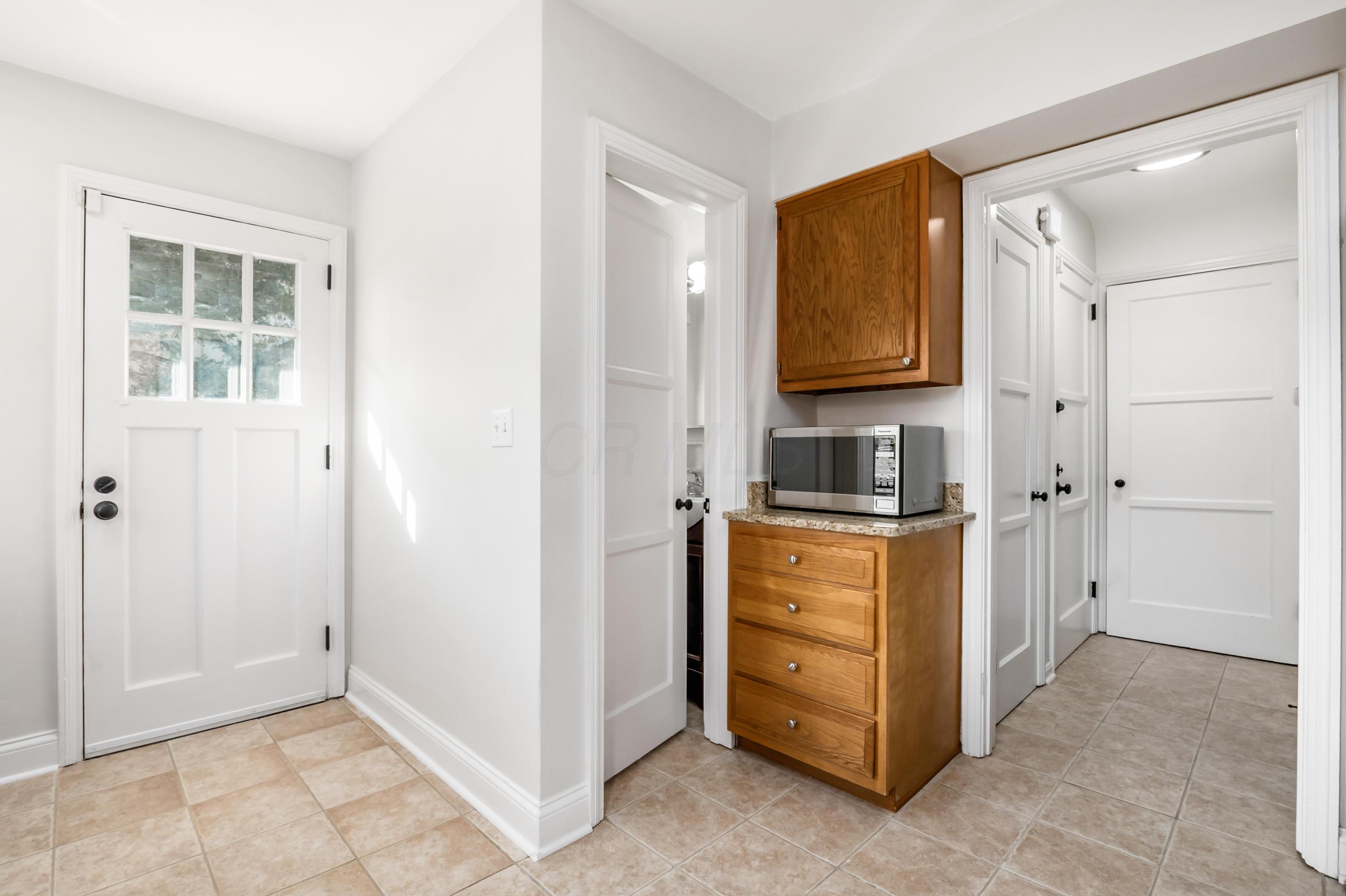 2015 Inchcliff Road Columbus, OH 43221 - Photo 16 of 44