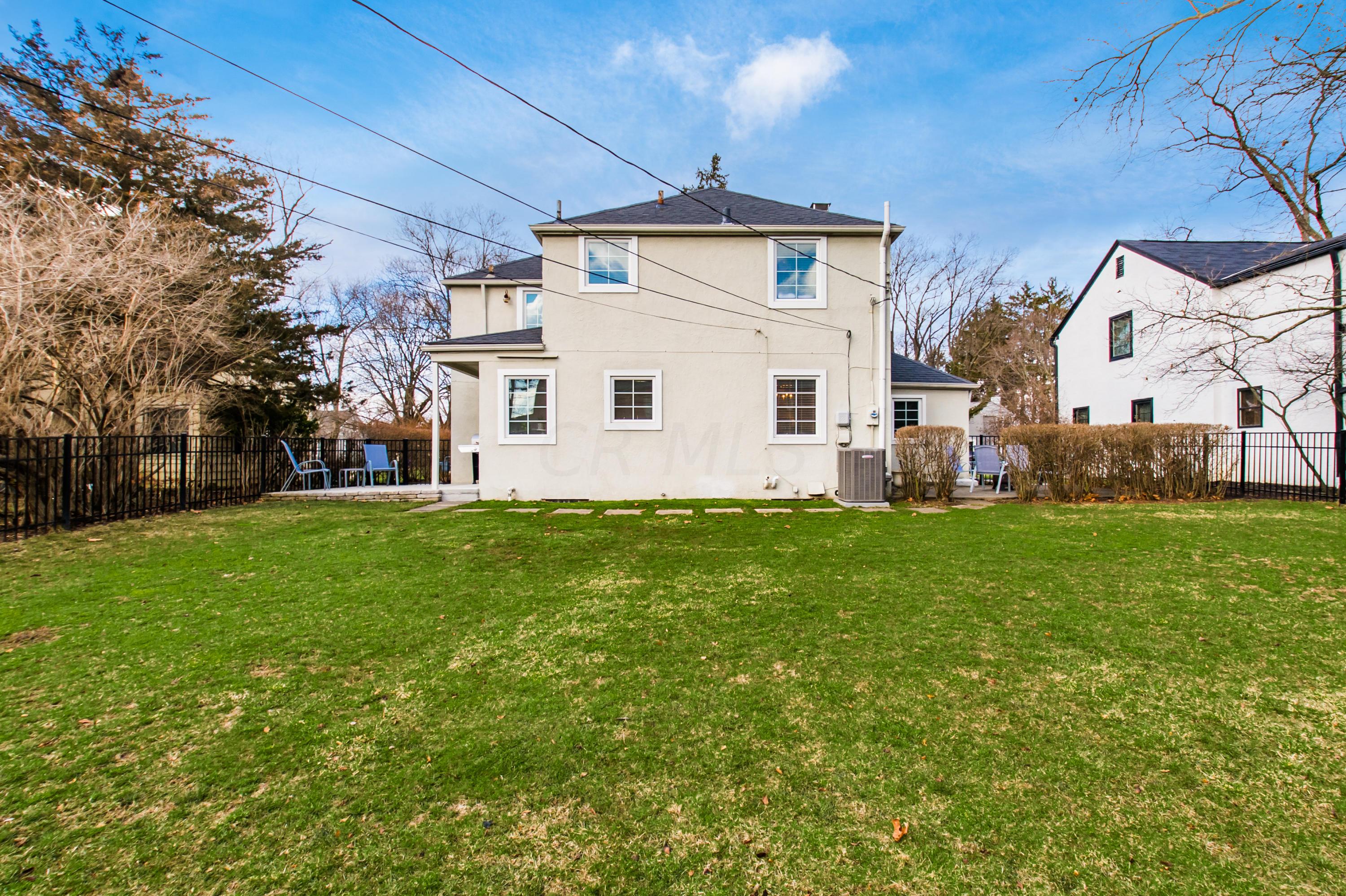 2015 Inchcliff Road Columbus, OH 43221 - Photo 42 of 44