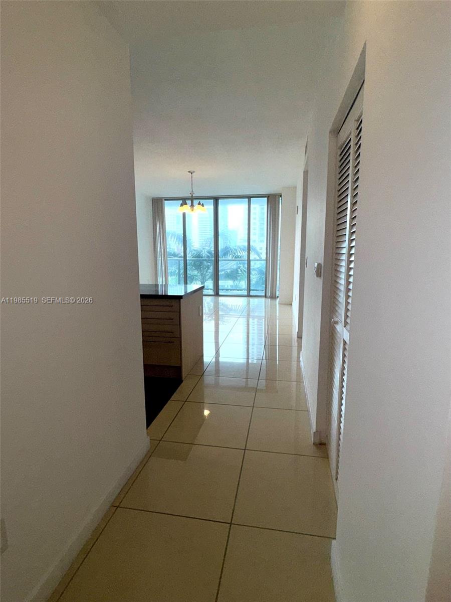 79 Southwest 12th Street, Unit 1210 Miami, FL 33130 - Photo 4 of 28