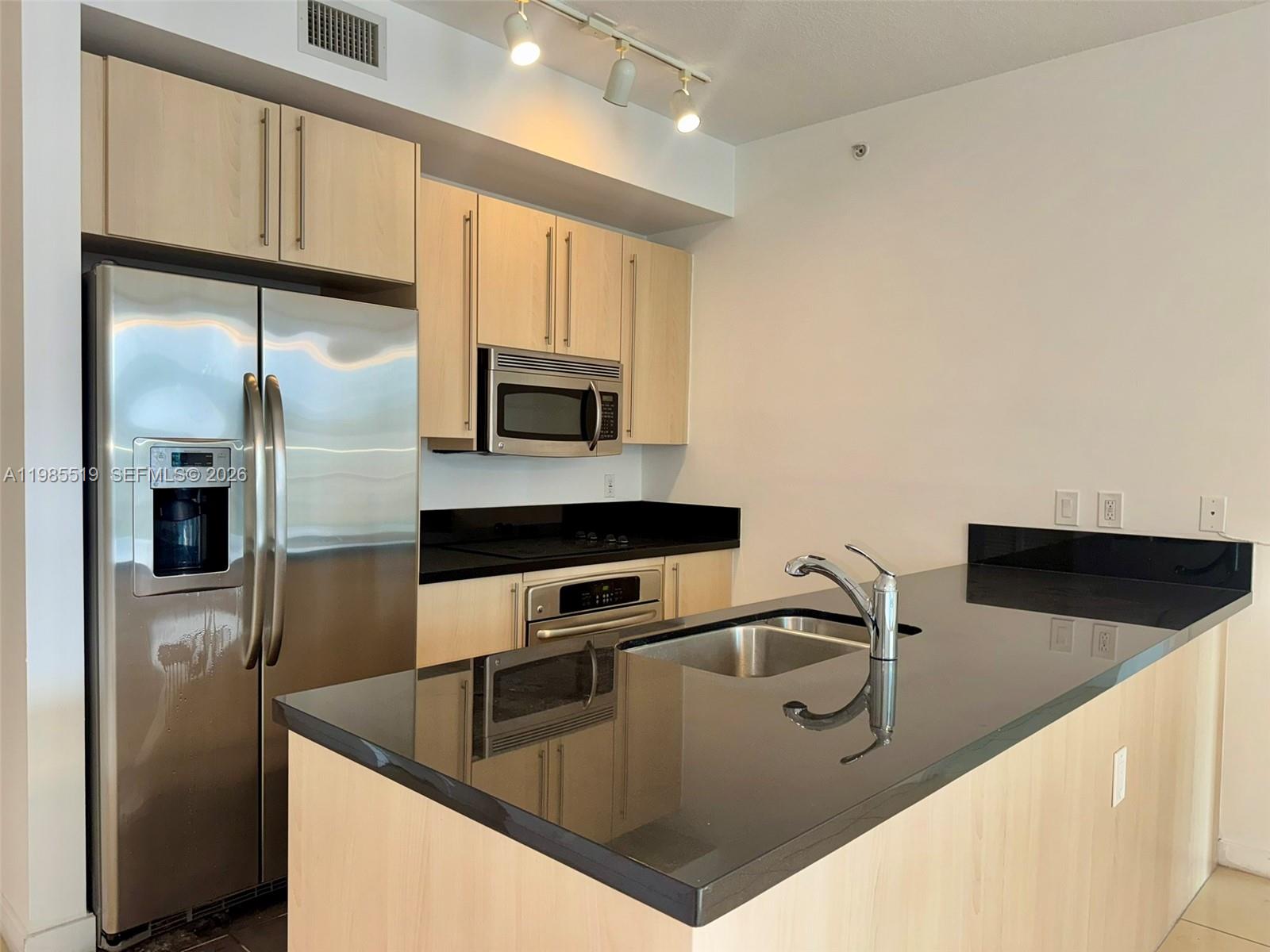 79 Southwest 12th Street, Unit 1210 Miami, FL 33130 - Photo 5 of 28