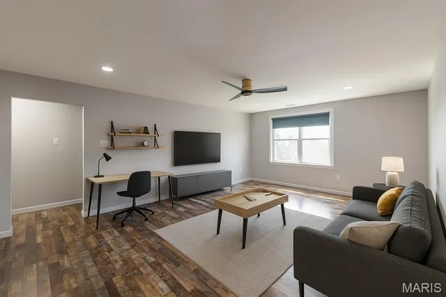 $1,300,000 | 351 Oak Stand Court, Chesterfield, MO 63005