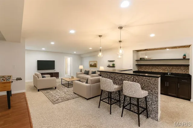 $1,300,000 | 351 Oak Stand Court, Chesterfield, MO 63005