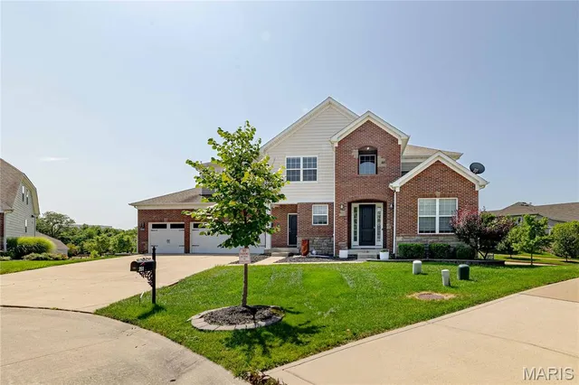 $1,300,000 | 351 Oak Stand Court, Chesterfield, MO 63005