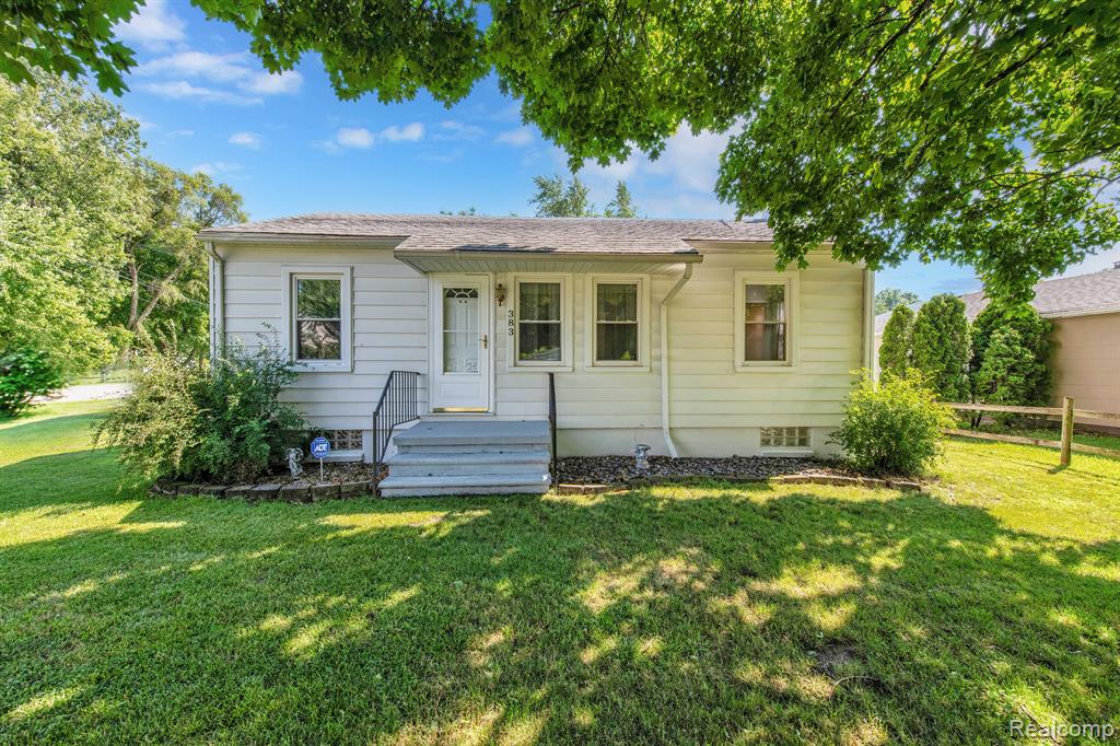 383 West Kennett Road Pontiac, MI 48340 - Photo 1 of 19 Gallery Image 1