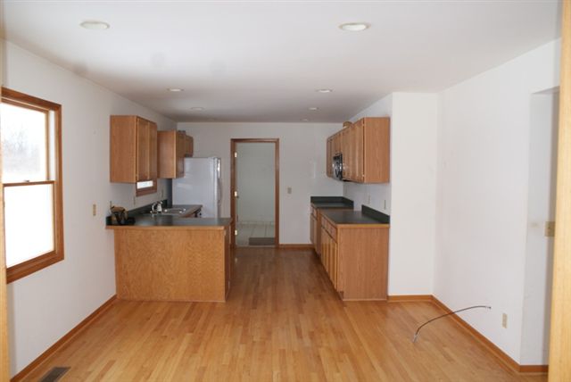 625 South Elba Road Lapeer, MI 48446 - Photo 6 of 11 31052528-5.JPG