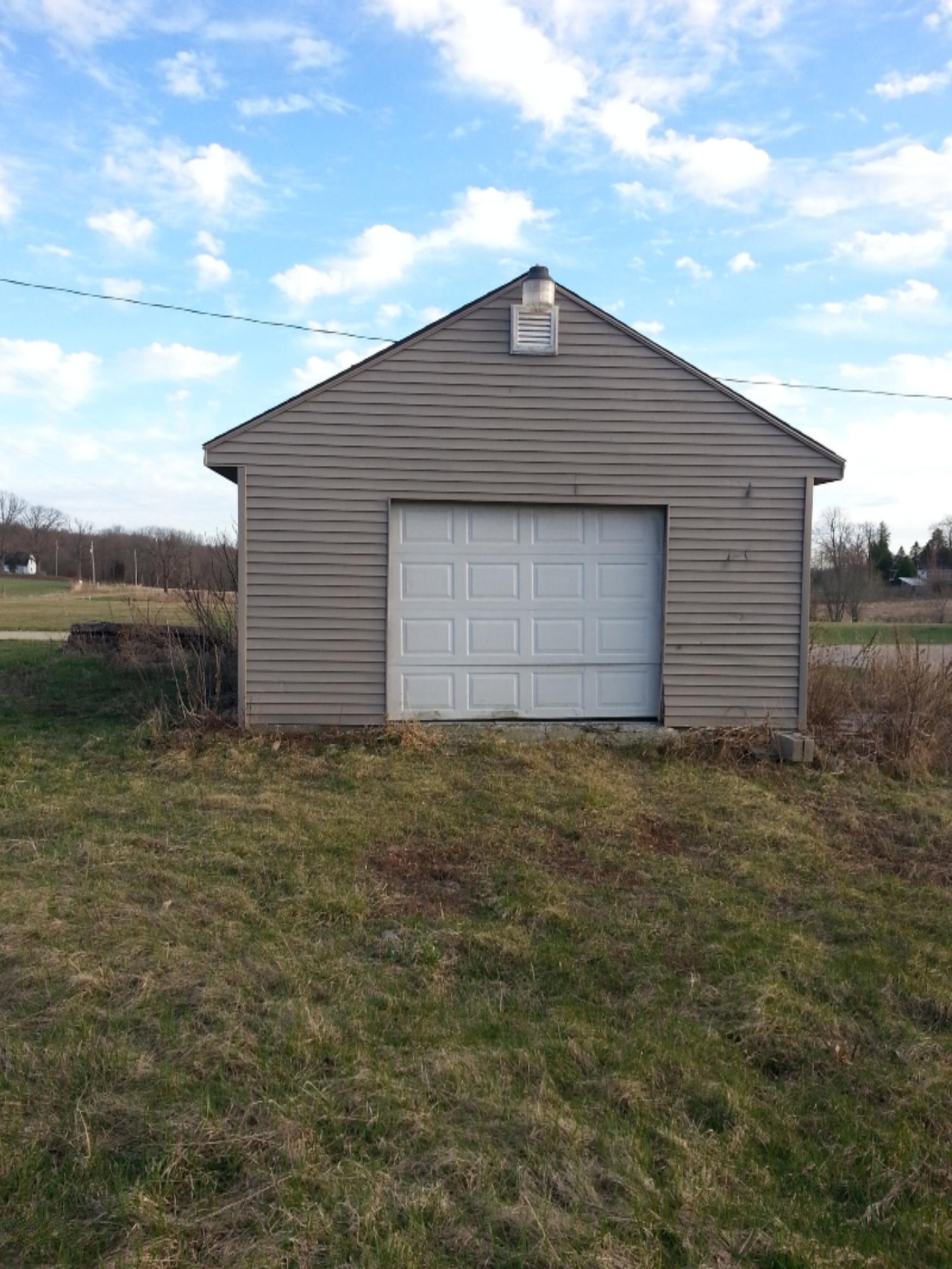 183 Barker Road Ionia, MI 48846 - Photo 3 of 8 20150415_192759