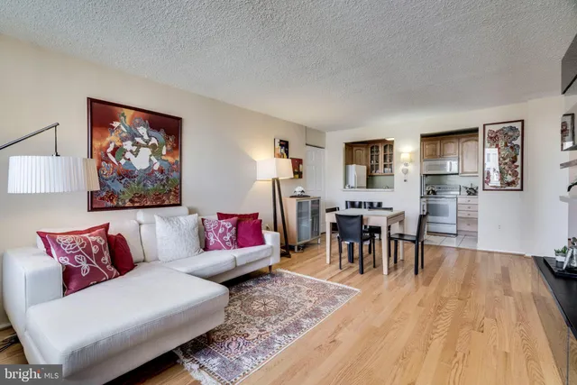 $2,595 | 1325 18th Street Northwest, Unit 807, Washington, DC 20036