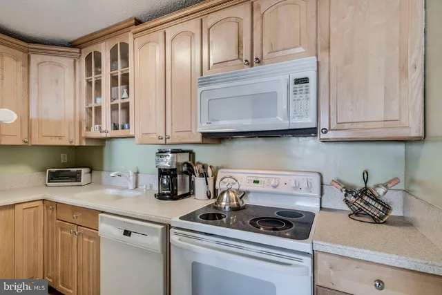 $2,595 | 1325 18th Street Northwest, Unit 807, Washington, DC 20036