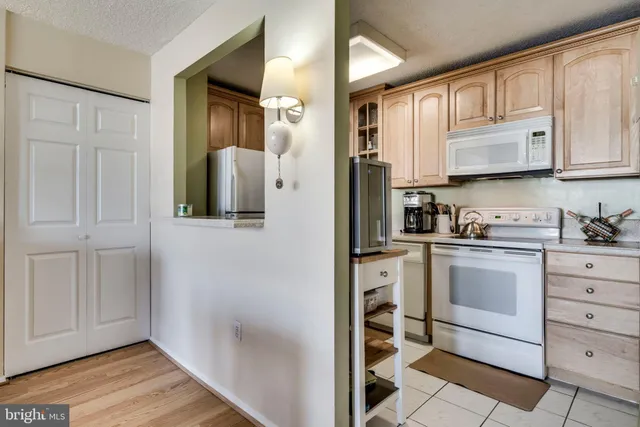 $2,595 | 1325 18th Street Northwest, Unit 807, Washington, DC 20036