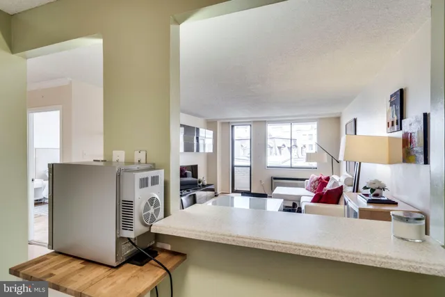 $2,595 | 1325 18th Street Northwest, Unit 807, Washington, DC 20036