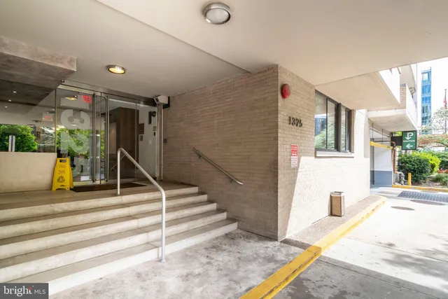 $2,595 | 1325 18th Street Northwest, Unit 807, Washington, DC 20036