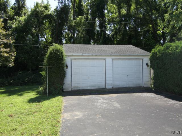 2225 Pinehurst Road Bethlehem, PA 18018 - Photo 6 of 24 Gallery Image 6