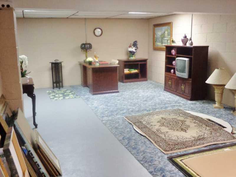 41 Coraopolis Road Coraopolis, PA 15108 - Photo 14 of 20 Studio/Study/Office. Multiple uses for this Huge Space. Office, Bedroom, "You Name It."