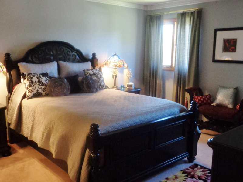 Master Bedroom. Great-sized, First floor M. Bedroom, or terrific In-Law Suite, with en-suite Full Bath. Wall-to-wall Carpeting. Very large Closets.