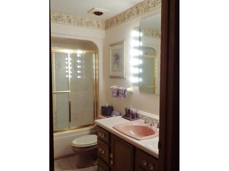 41 Coraopolis Road Coraopolis, PA 15108 - Photo 10 of 20 Full Bath. Second Full Bath, for use by your Guests, or if Owner chooses to use Upstairs Bedroom as Master.