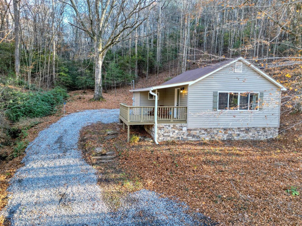 408 Smith Road Brasstown, NC 28902 - Photo 2 of 38