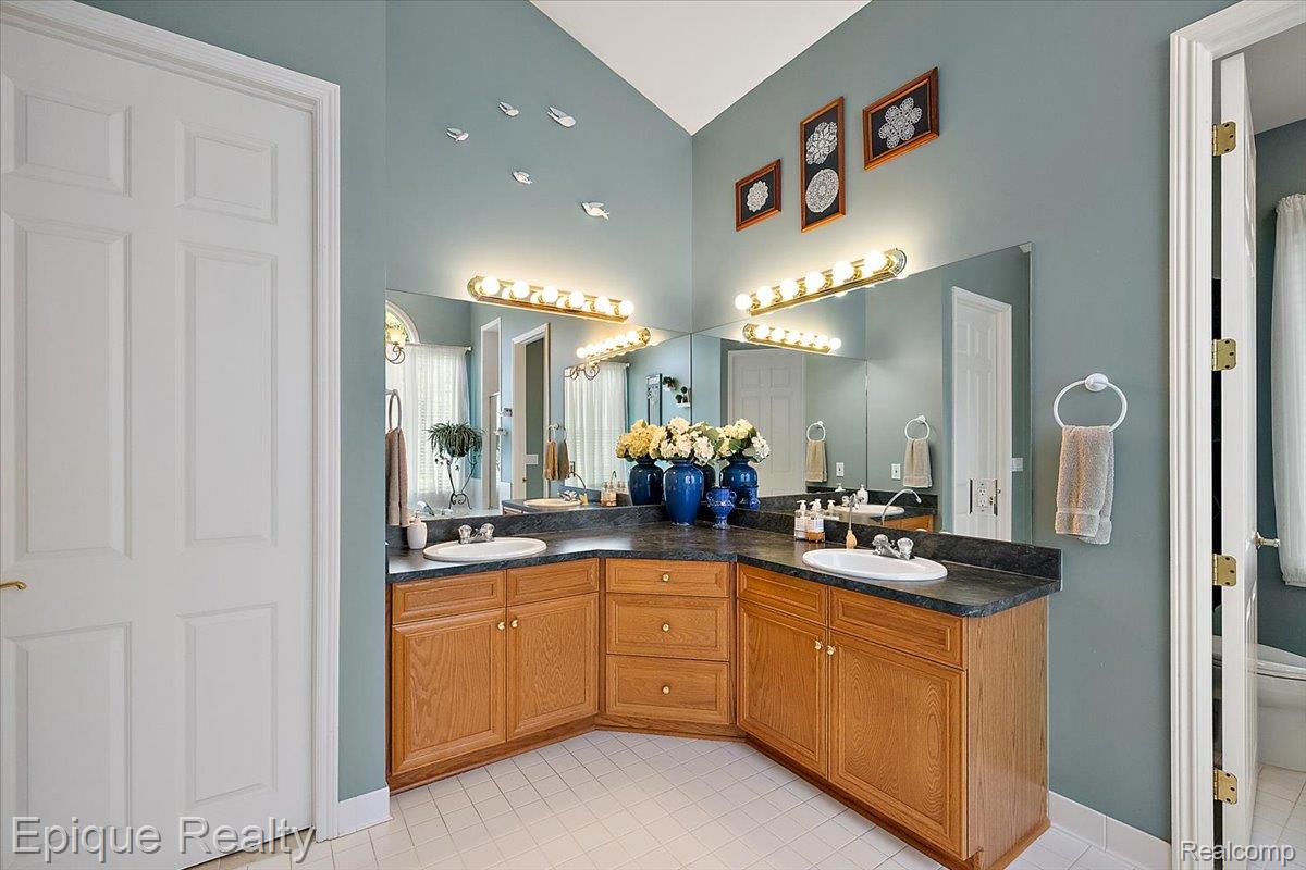 5675 Golf Pointe Drive Clarkston, MI 48348 - Photo 31 of 80 51-5675 Golf Pointe-51.jpg