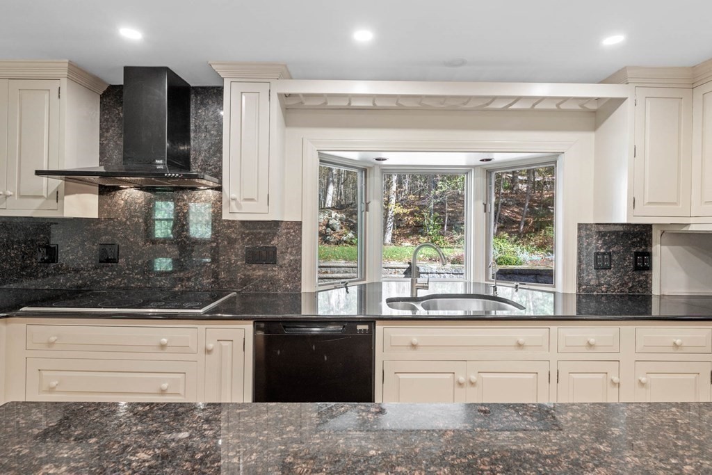 153 Gregory Island Road Hamilton, MA 01982 - Photo 12 of 37 Gallery Image 12