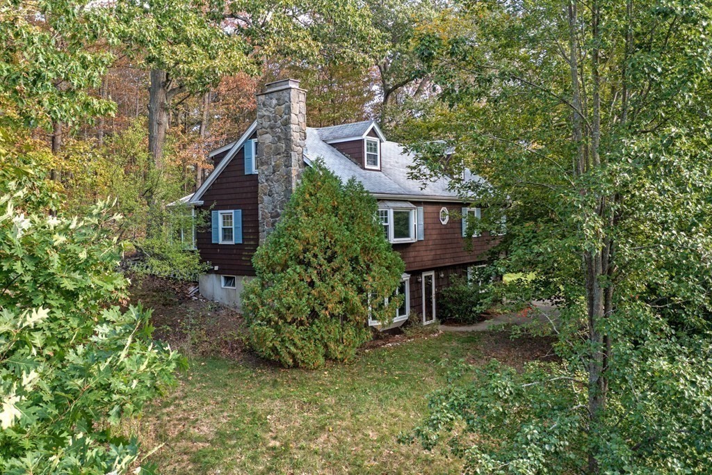 153 Gregory Island Road Hamilton, MA 01982 - Photo 4 of 37 Gallery Image 4