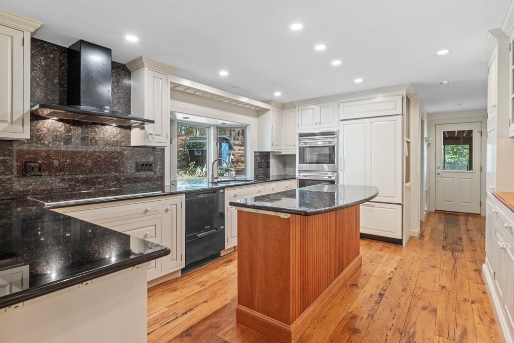 153 Gregory Island Road Hamilton, MA 01982 - Photo 10 of 37 Gallery Image 10
