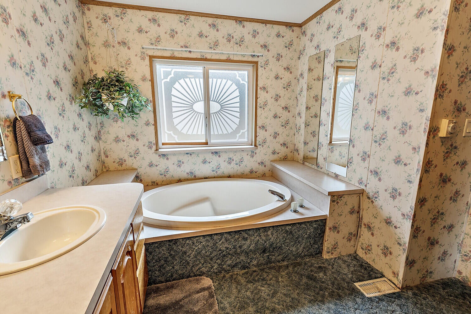3084 Fish Hatchery Road Grants Pass, OR 97527 - Photo 37 of 44 3084 primary soaking tub