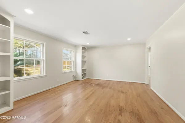 $4,000 | 1401 East Bayou Parkway, Lafayette, LA 70508