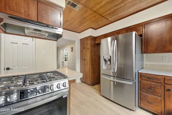 $4,000 | 1401 East Bayou Parkway, Lafayette, LA 70508