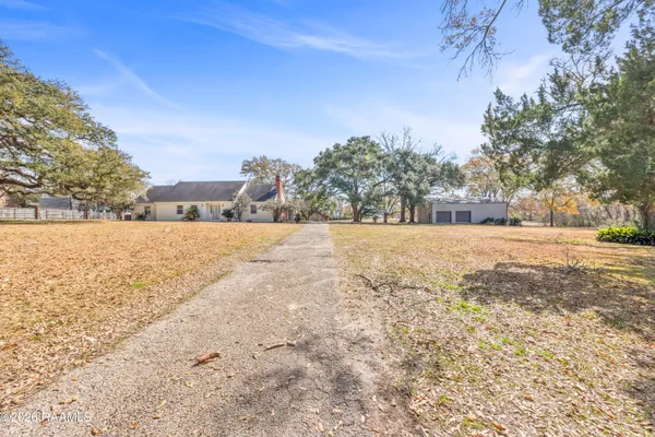 $4,000 | 1401 East Bayou Parkway, Lafayette, LA 70508