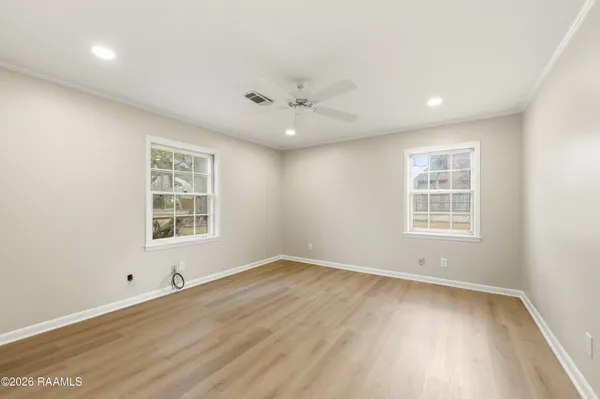 $4,000 | 1401 East Bayou Parkway, Lafayette, LA 70508