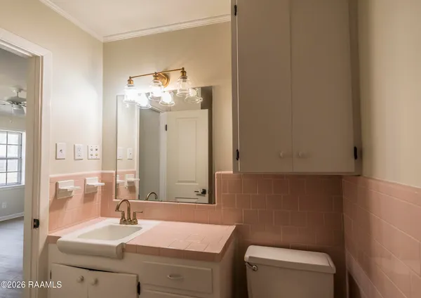 $4,000 | 1401 East Bayou Parkway, Lafayette, LA 70508