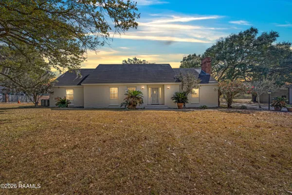 $4,000 | 1401 East Bayou Parkway, Lafayette, LA 70508