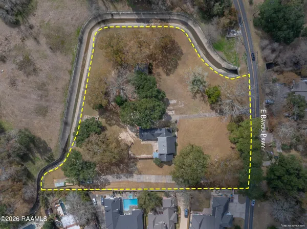 $4,000 | 1401 East Bayou Parkway, Lafayette, LA 70508