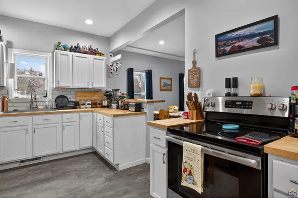 $179,900 | 625 New Jersey Avenue, Holton, KS 66436