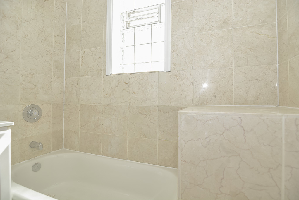 2230 West Iowa Street, Unit 3 Chicago, IL 60622 - Photo 16 of 19 a bathroom with a bathtub