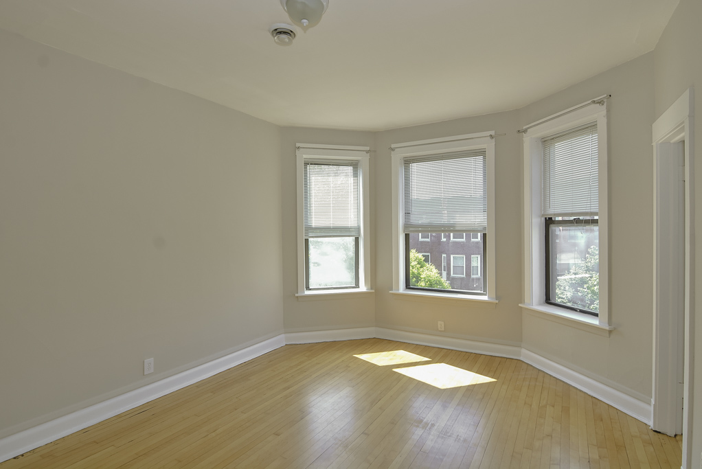 2230 West Iowa Street, Unit 3 Chicago, IL 60622 - Photo 6 of 19 an empty room with a window