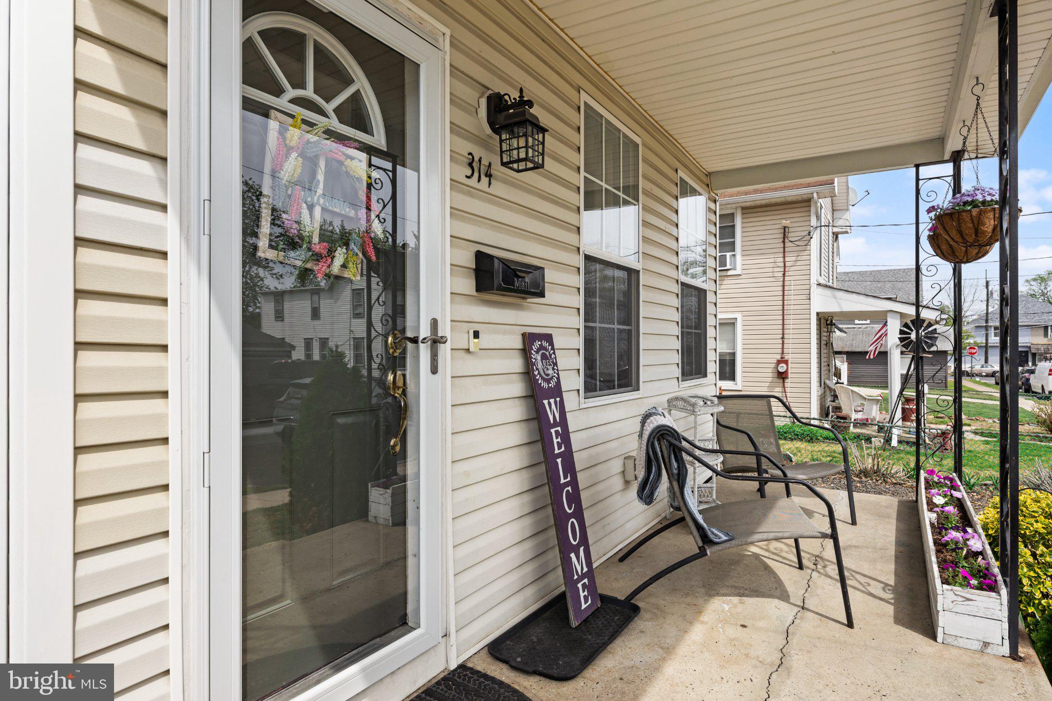 314 Washington Street Delanco, NJ 08075 - Photo 3 of 39 Charming entryway with welcoming vibes.
