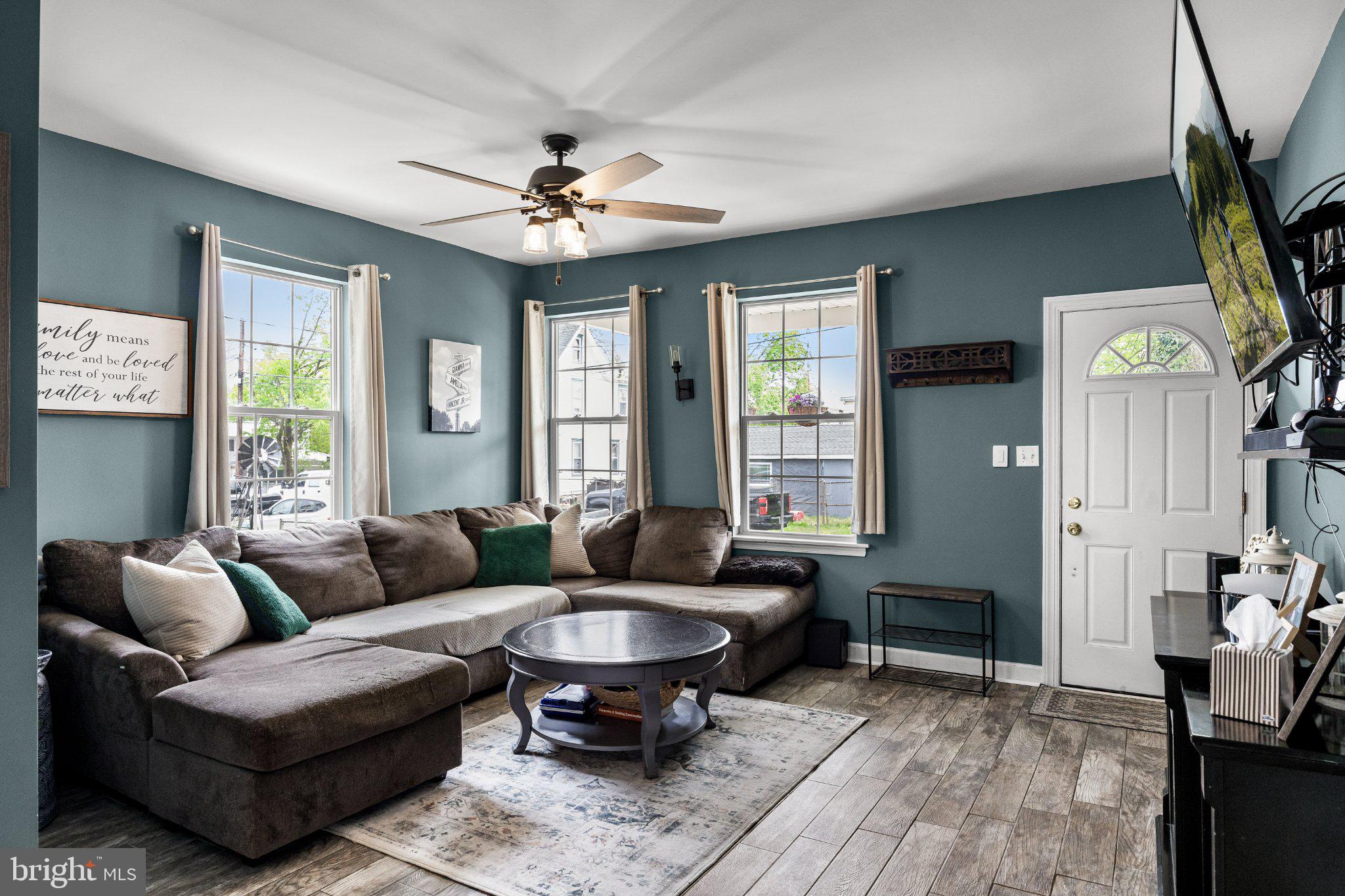 314 Washington Street Delanco, NJ 08075 - Photo 6 of 39 Cozy living space with vibrant charm.