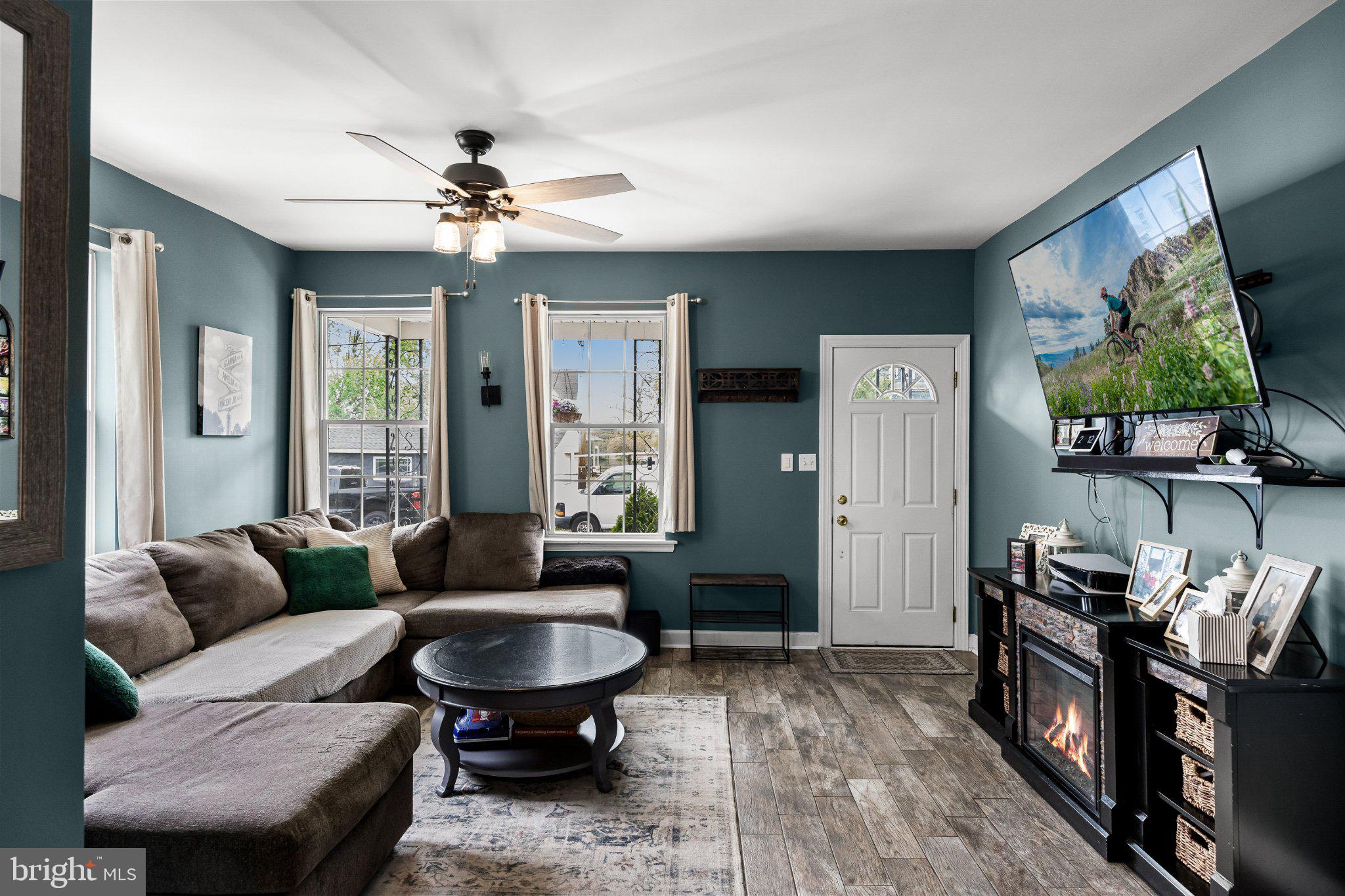 314 Washington Street Delanco, NJ 08075 - Photo 7 of 39 Cozy living space with modern charm.