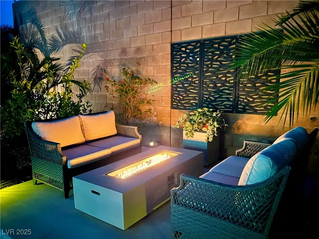 $989,000 | 2752 Kilwinning Drive, Henderson, NV 89044