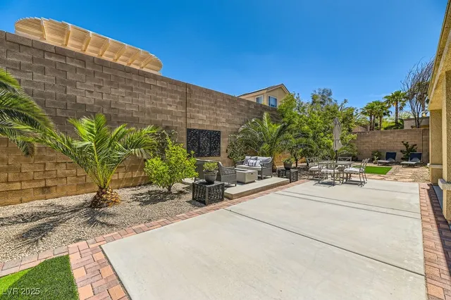 $989,000 | 2752 Kilwinning Drive, Henderson, NV 89044