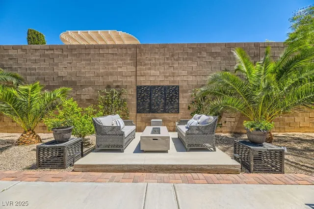 $989,000 | 2752 Kilwinning Drive, Henderson, NV 89044