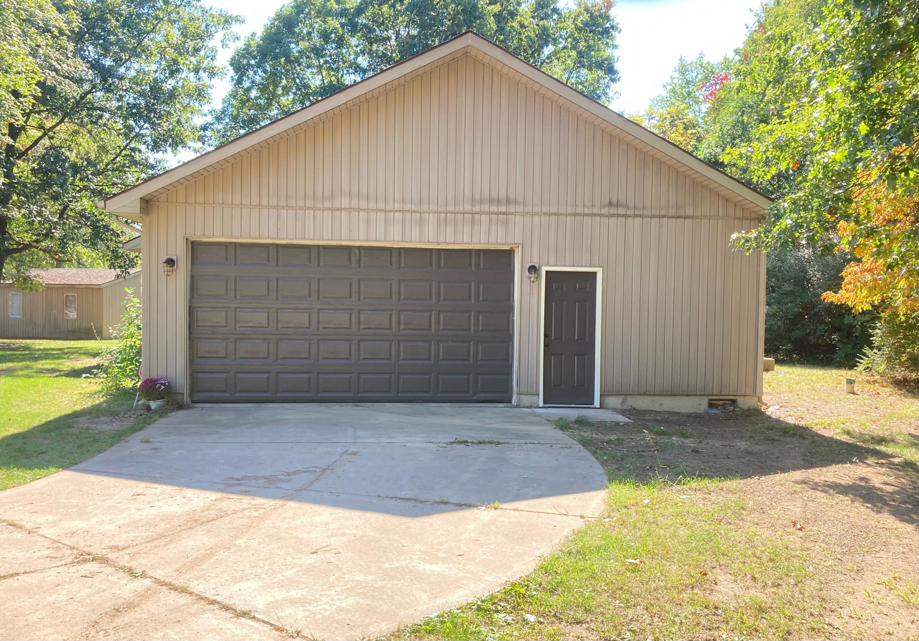 1910 Fulkerson Road Niles, MI 49120 - Photo 3 of 19 1b Garage