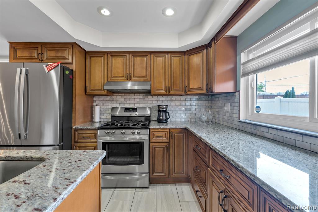 29450 Desmond Drive Warren, MI 48093 - Photo 15 of 49